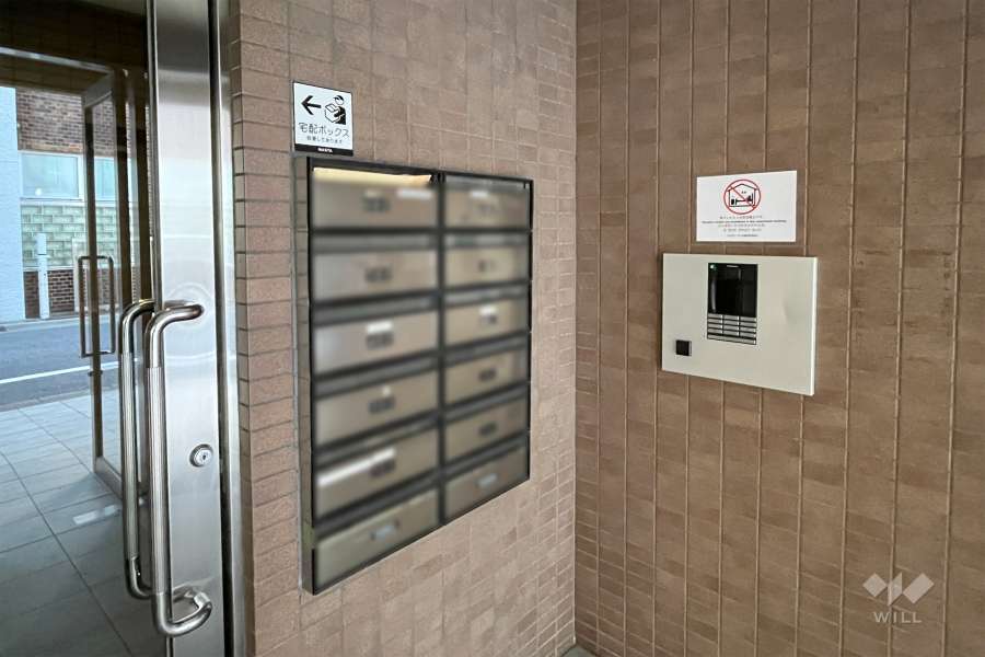 エントランスはオートロック付きです。