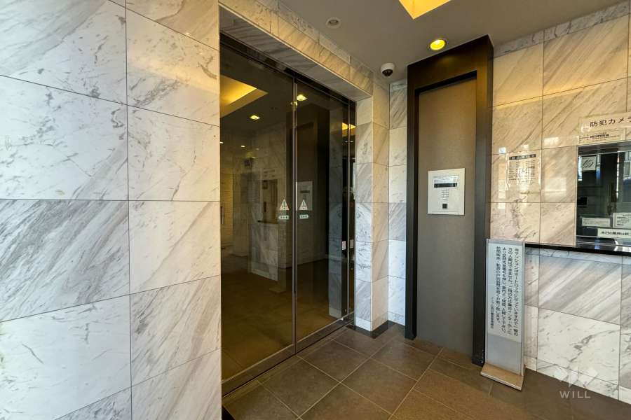 エントランスはオートロック付きです。