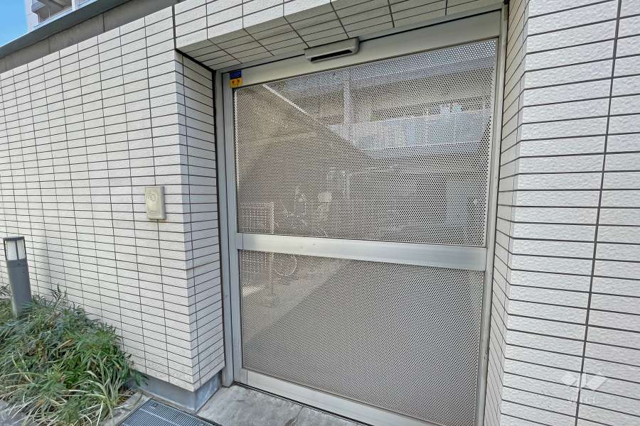 駐輪場・バイク置場（入口）