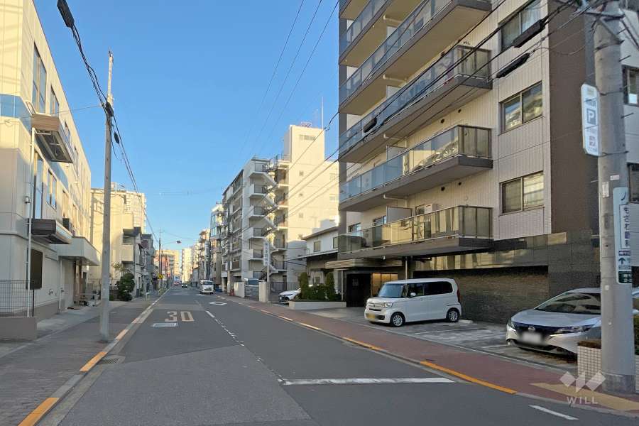 敷地北側の前面道路
