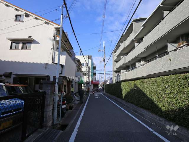 敷地南側の前面道路
