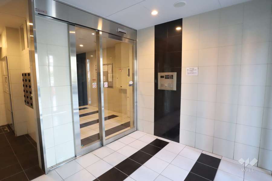 エントランスはオートロック付きです。