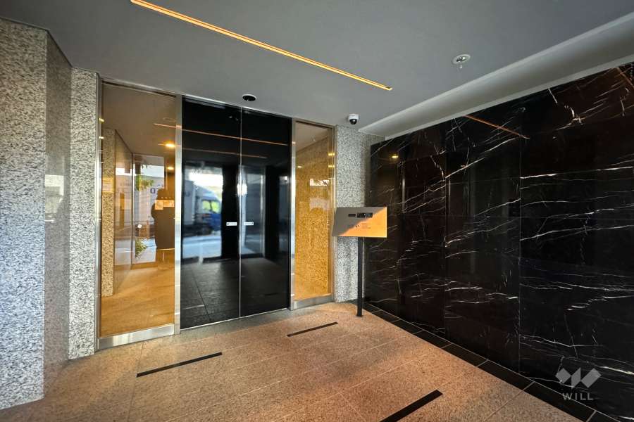 エントランスはオートロック付きです。