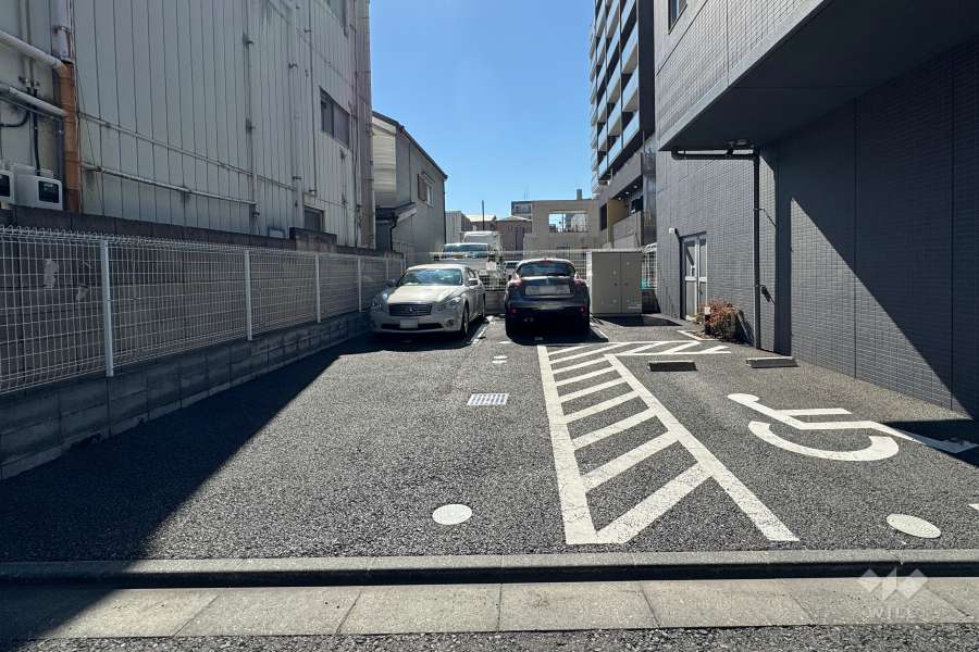 駐車場の出入り口・敷地内駐車場（屋外平面式）