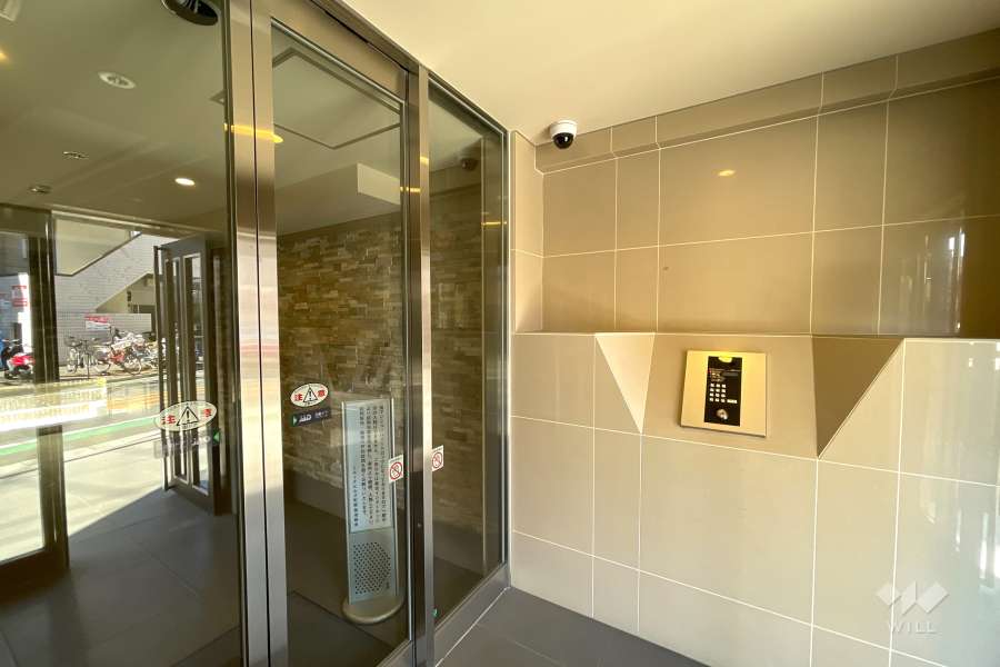 エントランスはオートロック付きです。