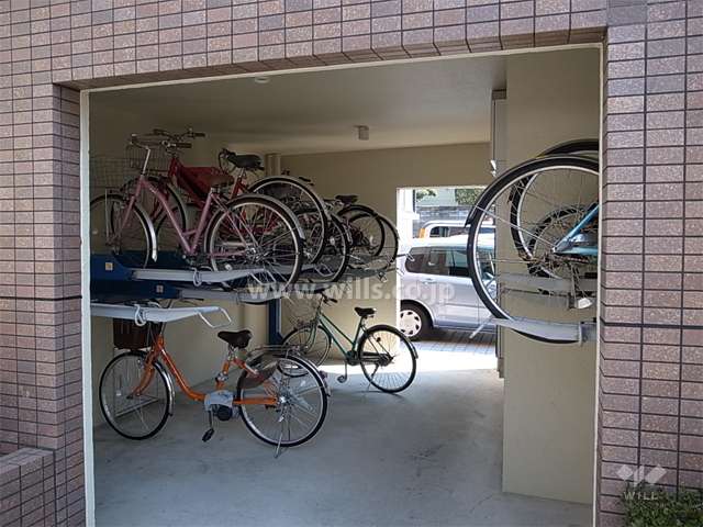 エントランス横にある駐輪場