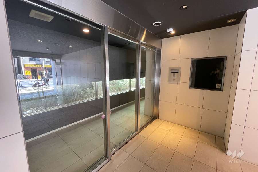 エントランスはオートロック付きです。