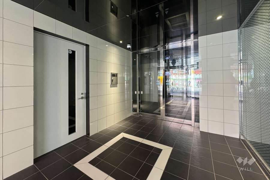 エントランスはオートロック付きです。