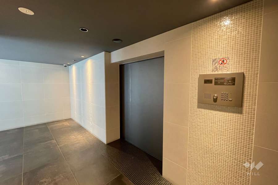 エントランスはオートロック付きです。