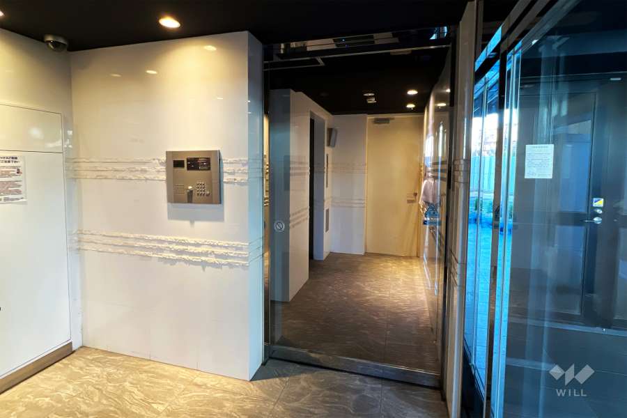 エントランスはオートロック付きです。