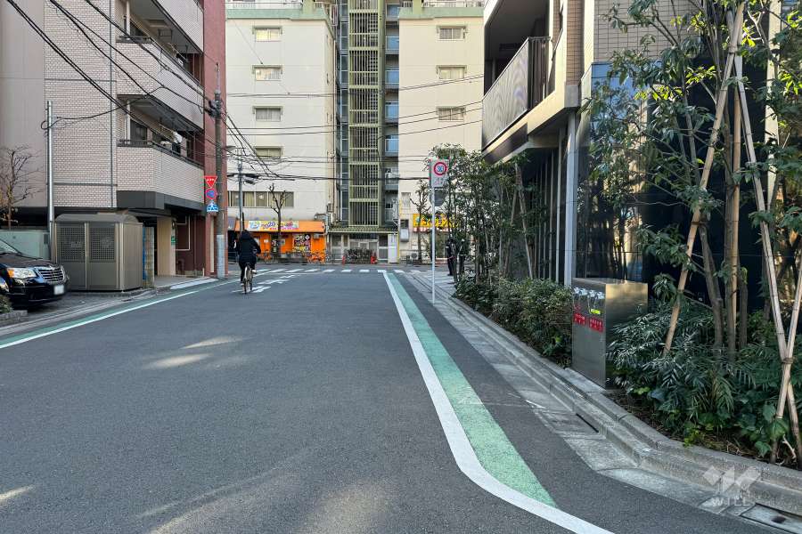 敷地東側の前面道路