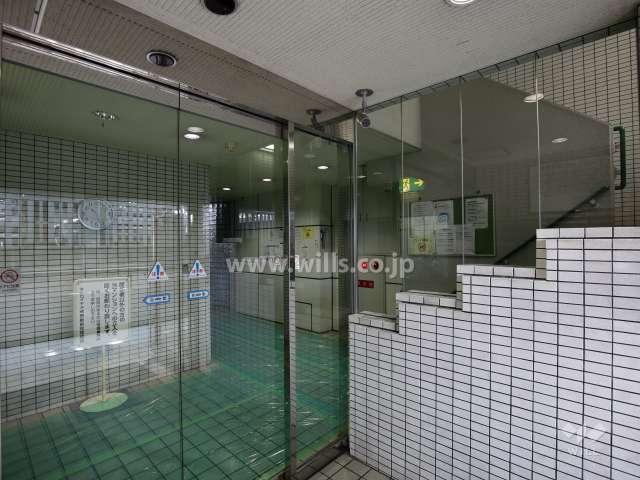 エントランスはオートロック付きです。
