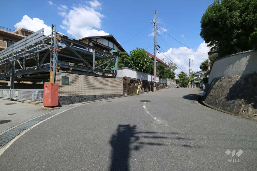 敷地南側の前面道路