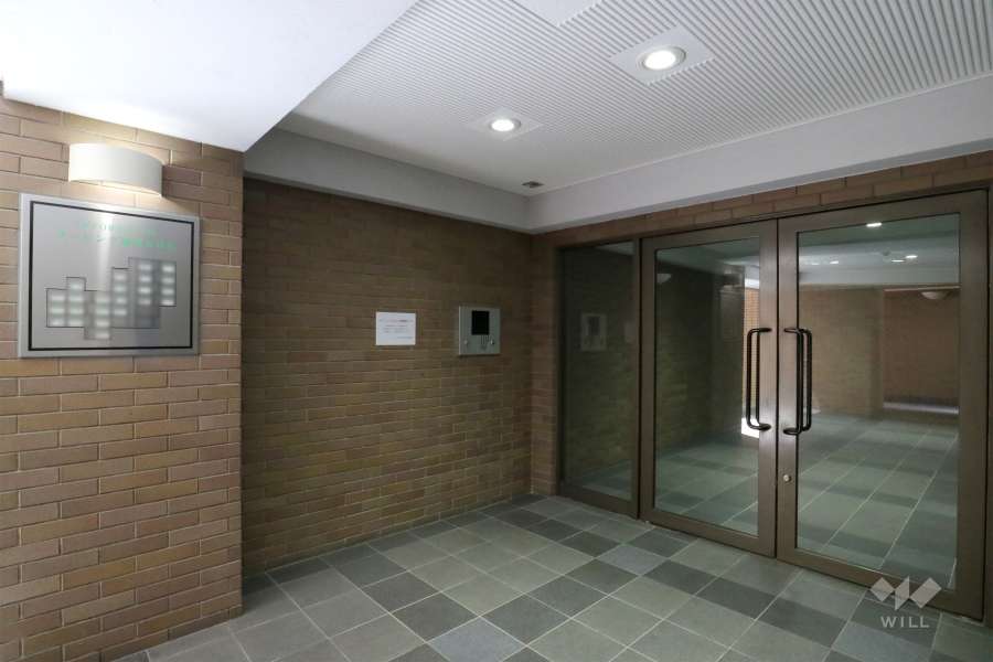 エントランスはオートロック付きです。