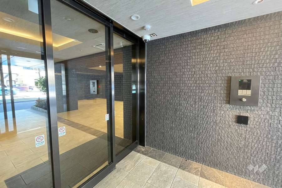 エントランスはオートロック付きです。