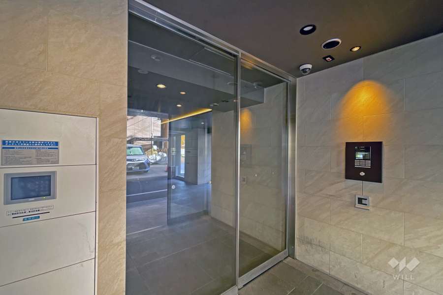 エントランスはオートロック付きです。