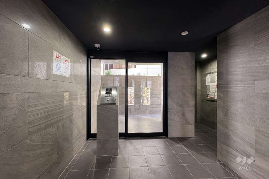 エントランスはオートロック付きです。