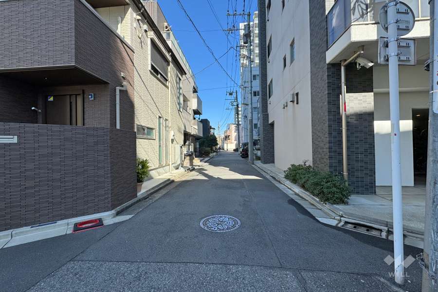 敷地西側の前面道路　