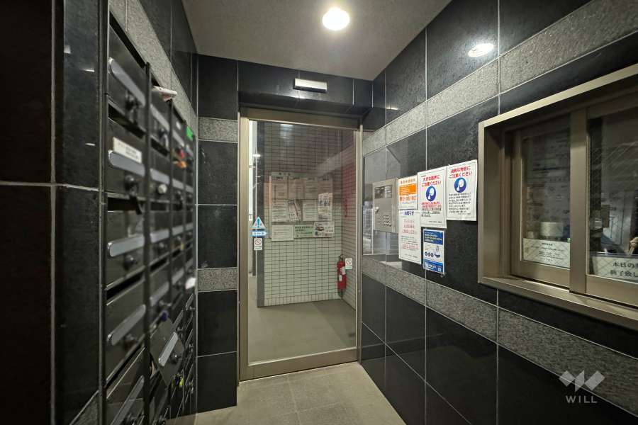 エントランスはオートロック付きです。