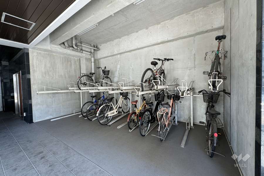 屋内に設けられた駐輪場