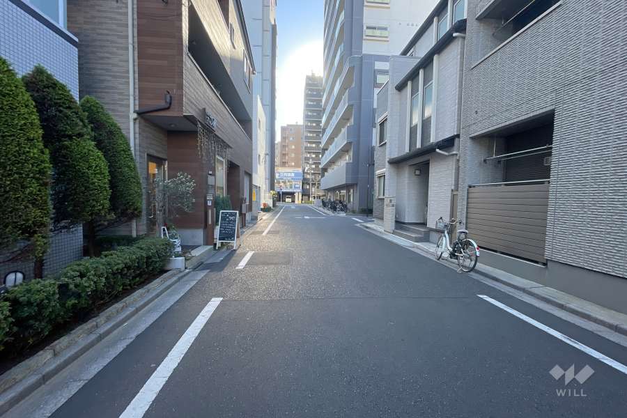 敷地北西側の前面道路