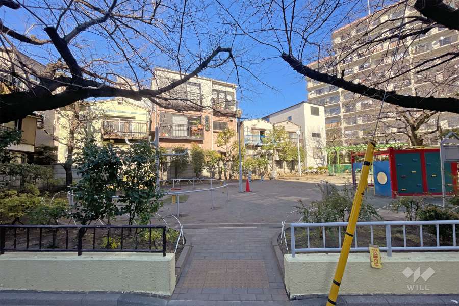 敷地に隣接した『町屋七丁目児童遊園』