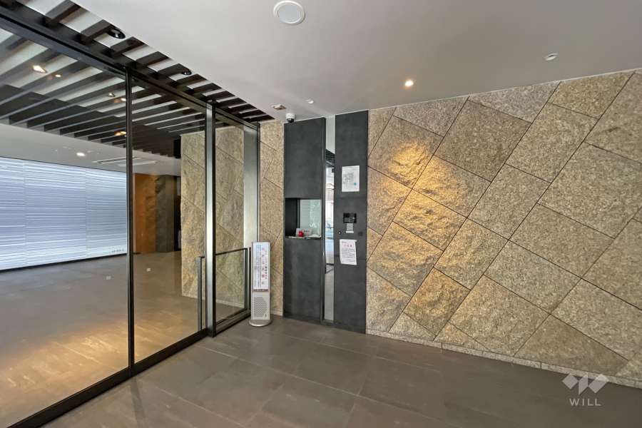 エントランスはオートロック付きです。