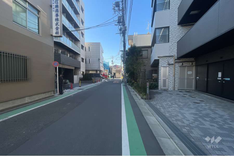 敷地の東側前面道路（北側から）