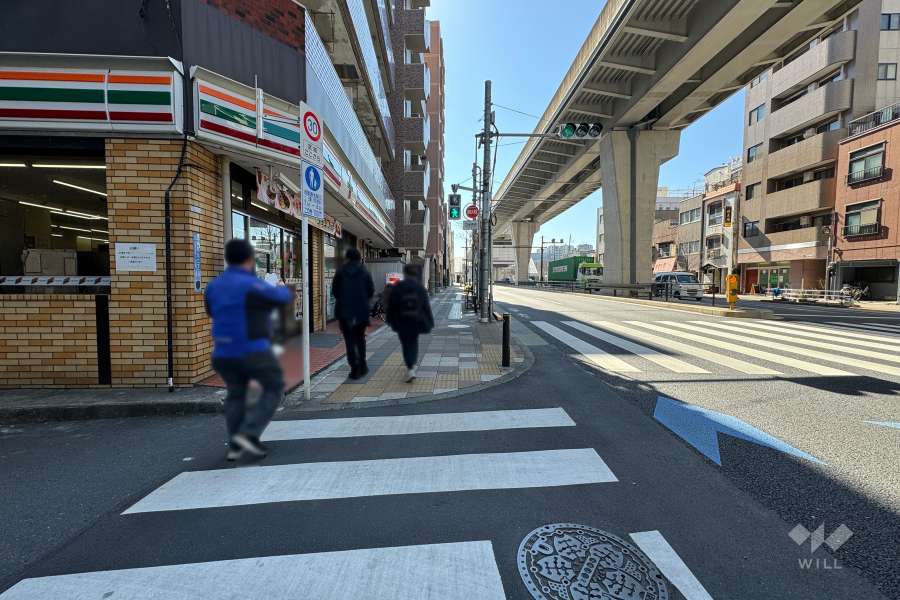 敷地の西側前面道路（北側から）