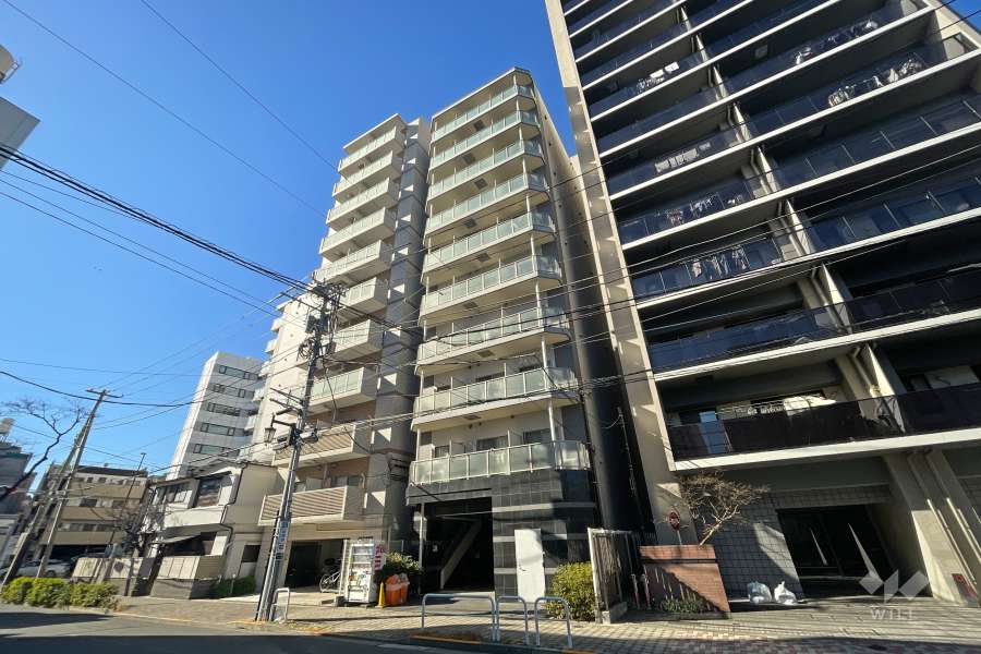 トラディス日暮里Eの外観（北東側から）