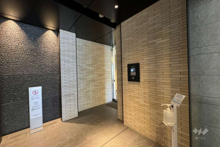 エントランスはオートロック付きです。