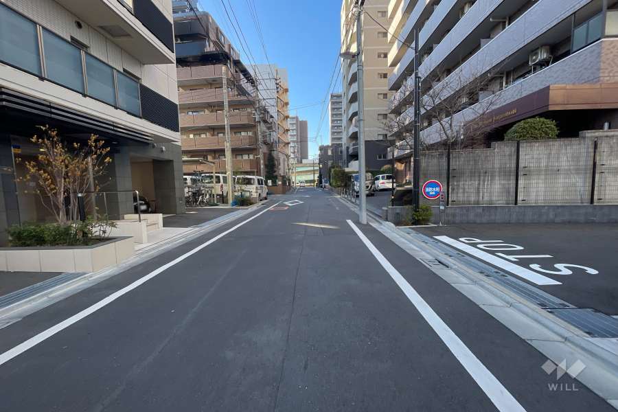 敷地南側の前面道路