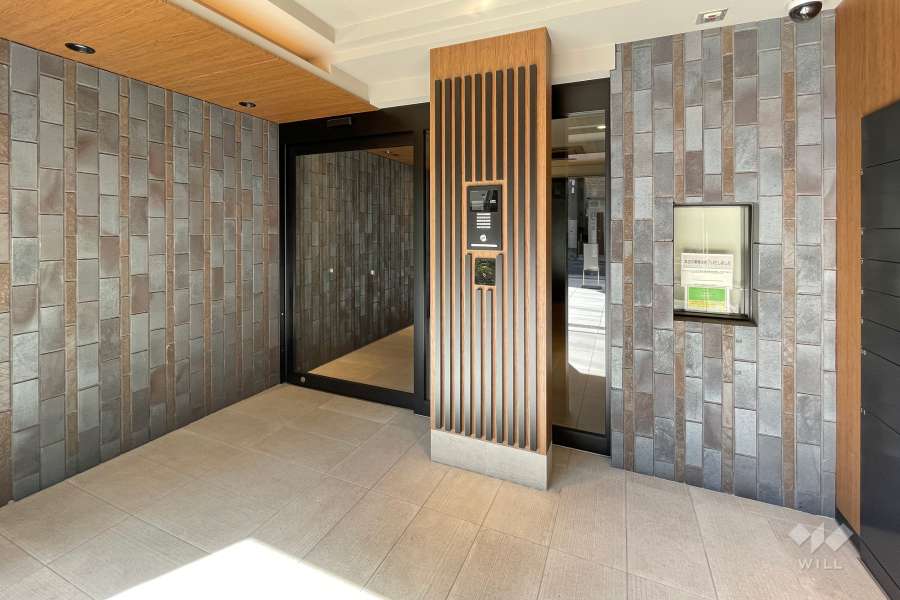 エントランスはオートロック付きです。