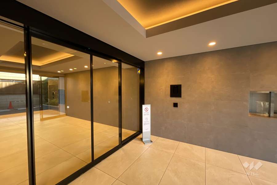 エントランスはオートロック付きです。