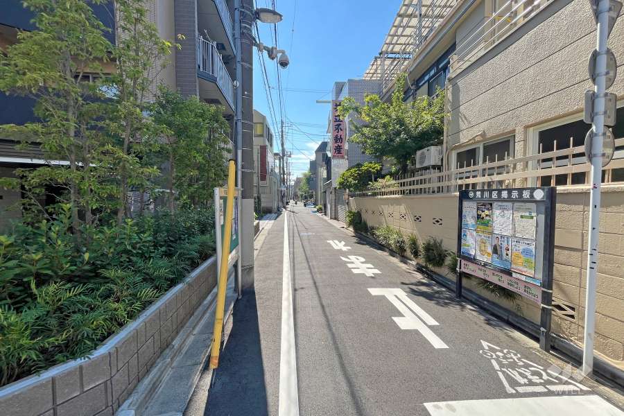敷地北側の前面道路(東側から)