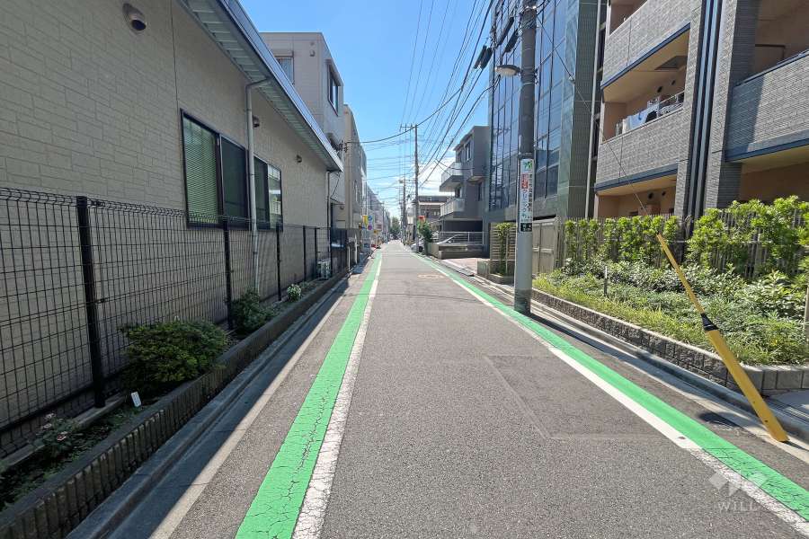 敷地南側の前面道路(東側から)