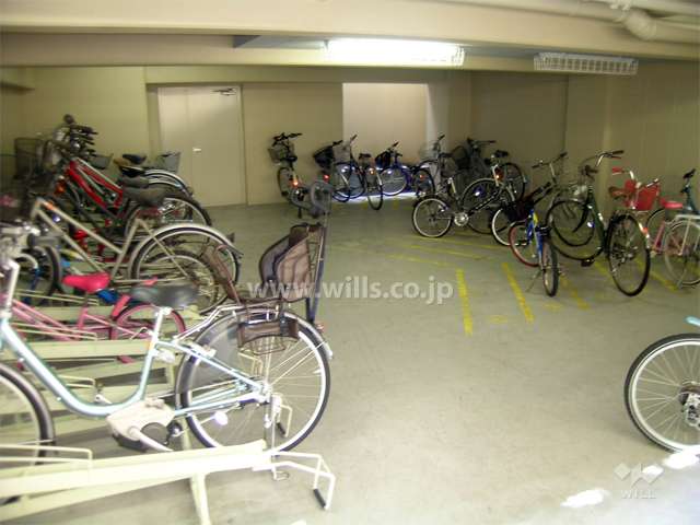 屋内にある駐輪場