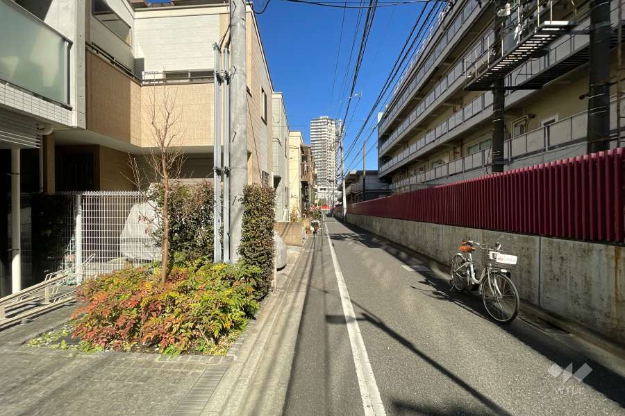 敷地東側の前面道路　