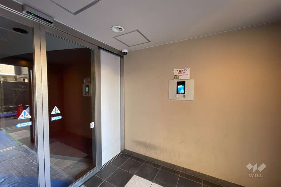 エントランスはオートロック付きです。