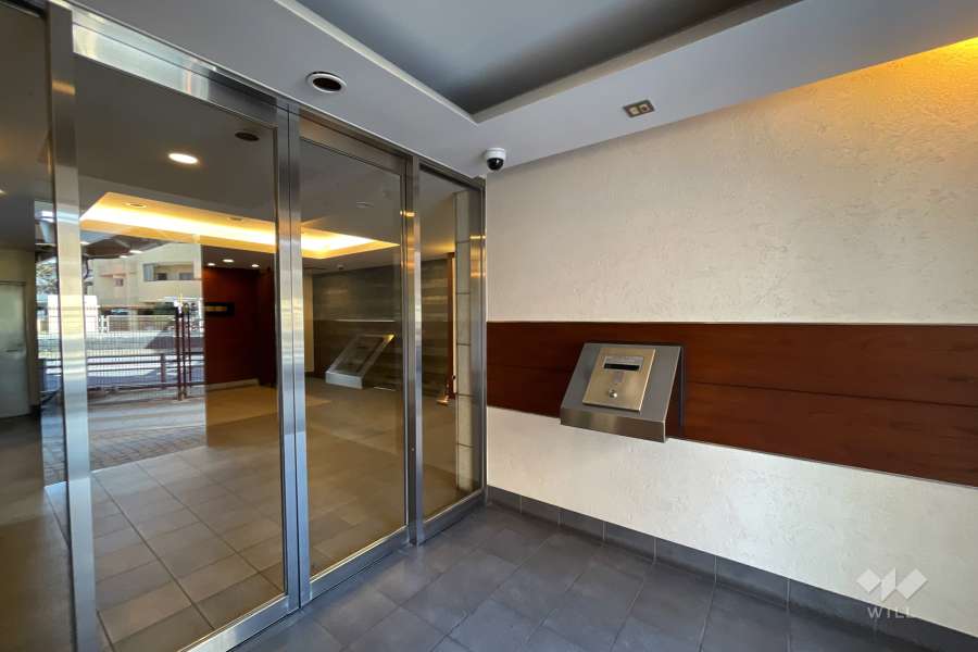 エントランスはオートロック付きです。