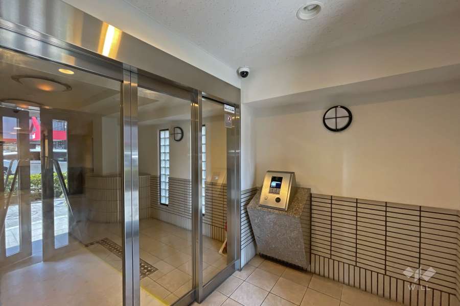 エントランスはオートロック付きです。