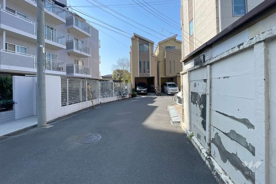 敷地北西側の前面道路　