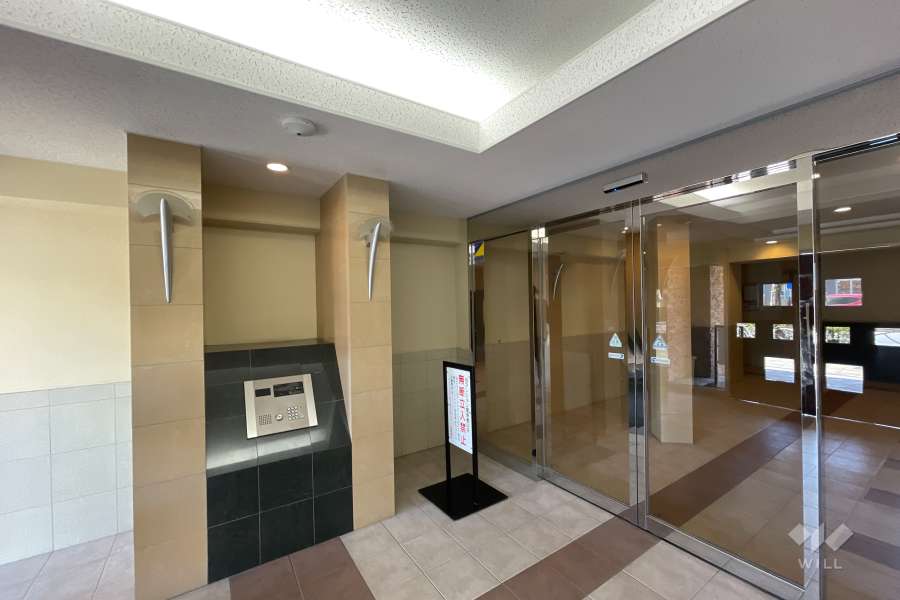 エントランスはオートロック付きです。