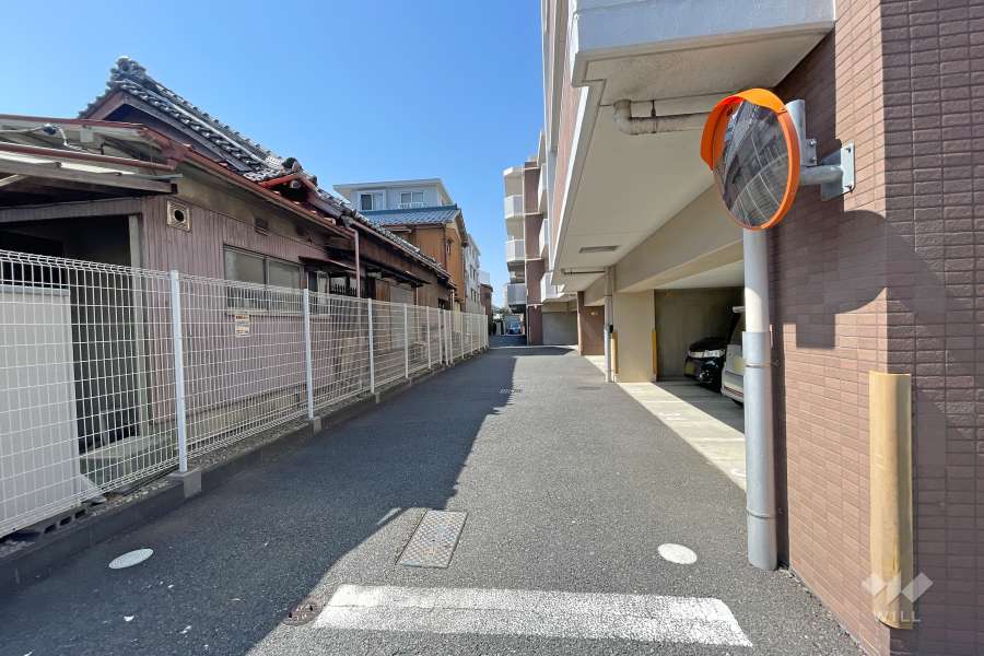 駐車場の出入り口