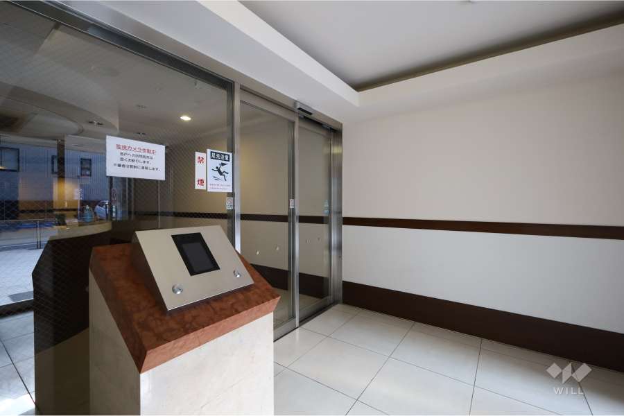 エントランスはオートロック付きです。