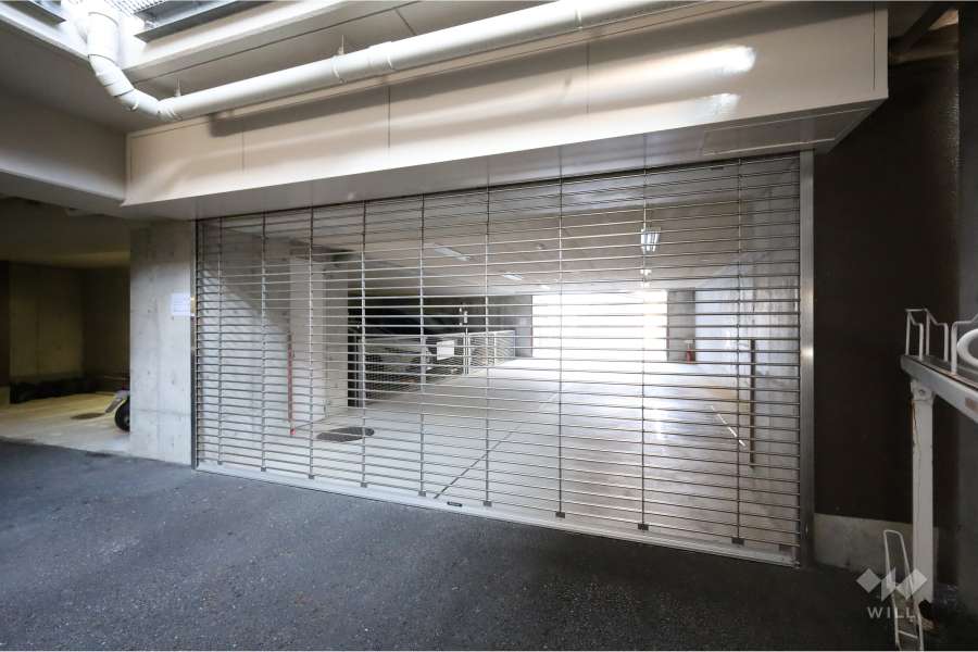 駐車場の出入り口（リングシャッター付き）