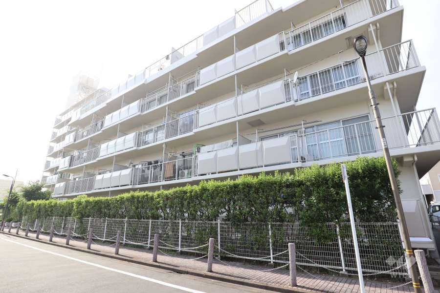 マンハイム竹の塚の外観（南東側から）