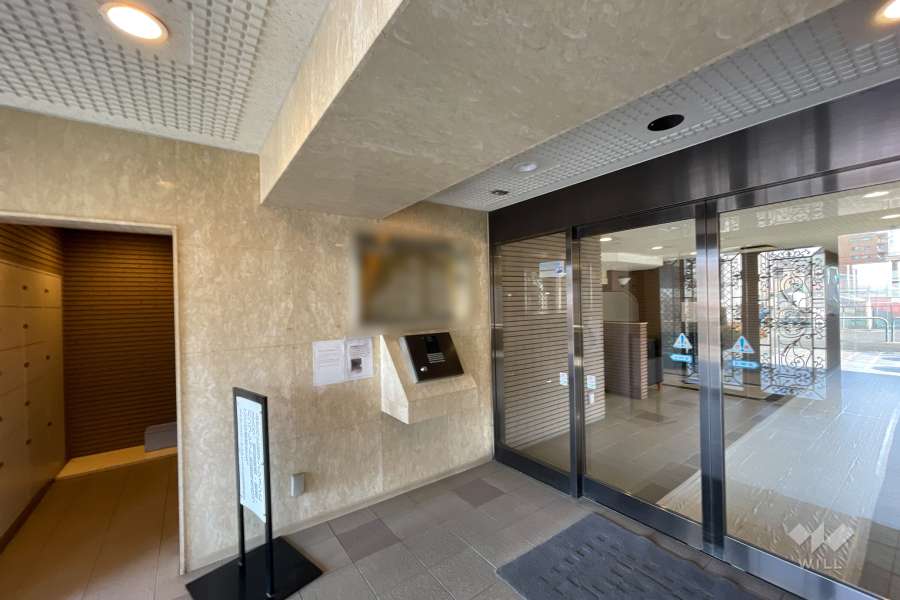 エントランスはオートロック付きです。