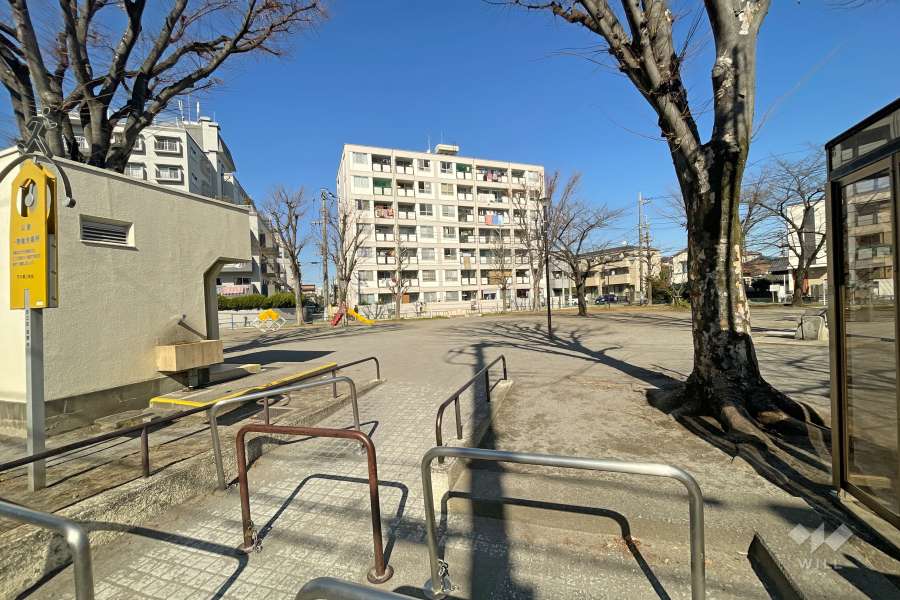 敷地北側に隣接する『竹の塚第二公園』