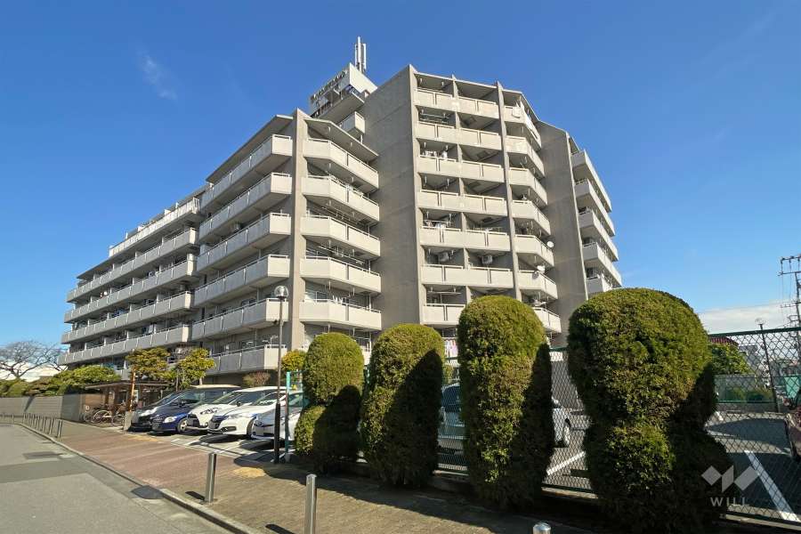 ライオンズマンション竹の塚の外観（南西側から）